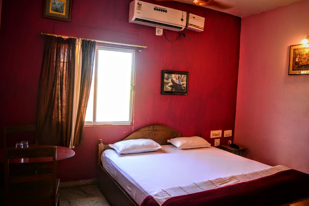 Hotel Lotus Puri Reviews, Photos, Prices. Checkin, Checkout Timing of