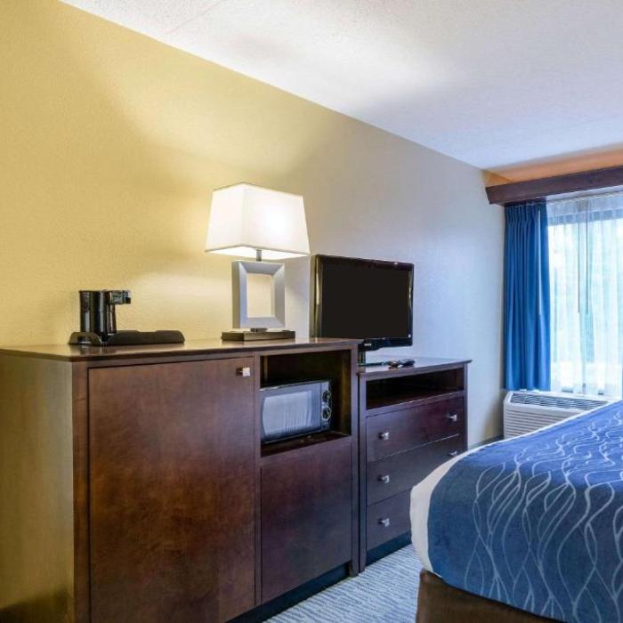 Comfort Inn And Suites Hotel Newark Reviews Photos Prices Check