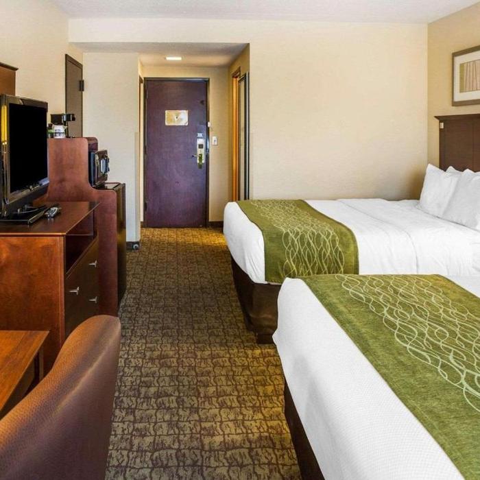 Comfort Inn Suites Philadelphia Premium Outlets Area Hotel