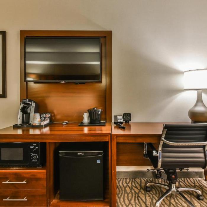 Comfort Suites Downtown Hotel Windsor Reviews Photos Prices
