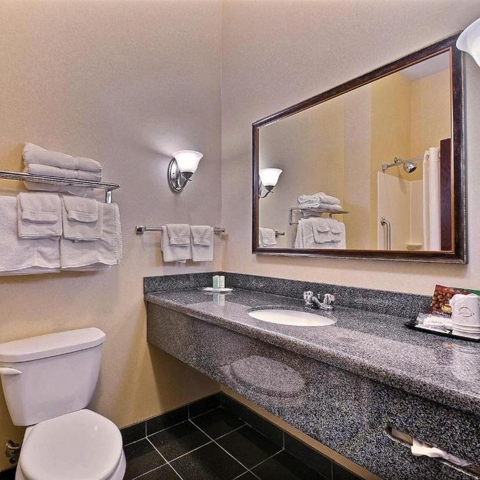 Comfort Suites Airport Hotel Indianapolis Reviews Photos Prices