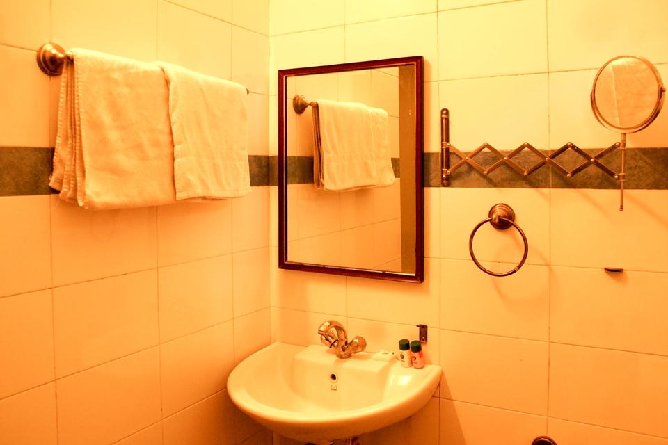 Oyo 6975 Home Stay Elphinstone Residency Hotel Kochi Reviews - 