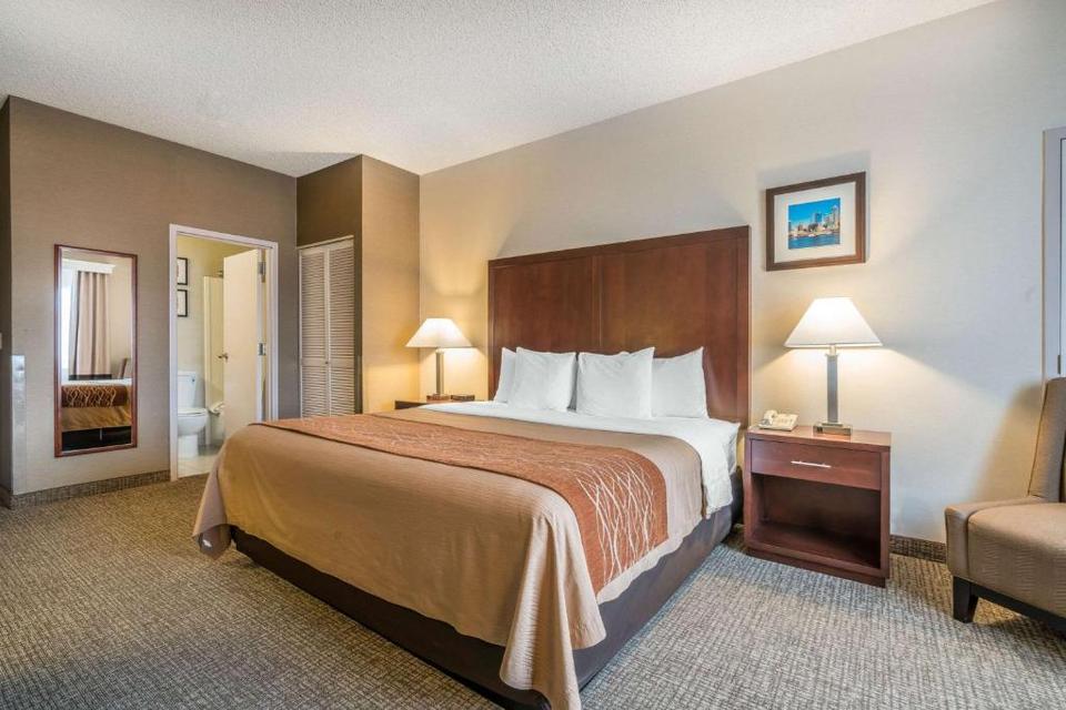 Comfort Inn Suites Aurora Avenue North Hotel Seattle Reviews