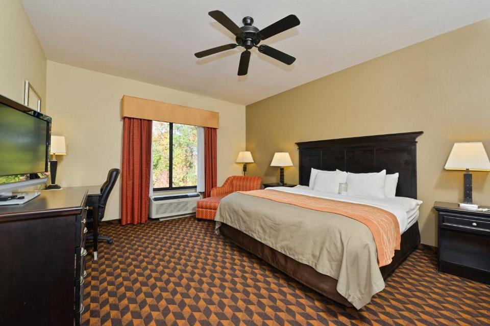 Comfort Inn Suites Hotel Clinton Reviews Photos Prices Check In