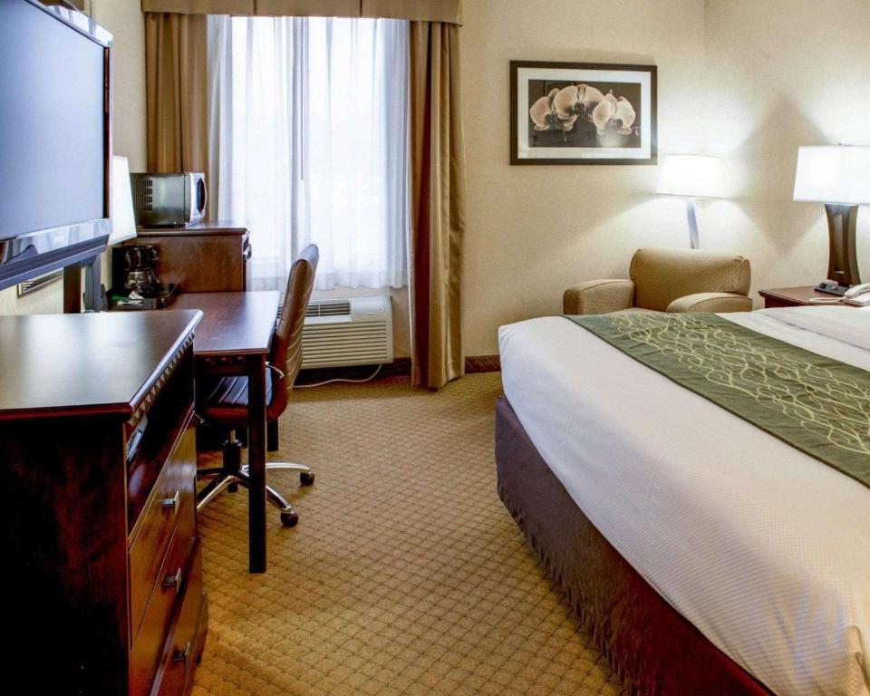 Comfort Inn And Suites Hotel Paramus Reviews Photos Prices