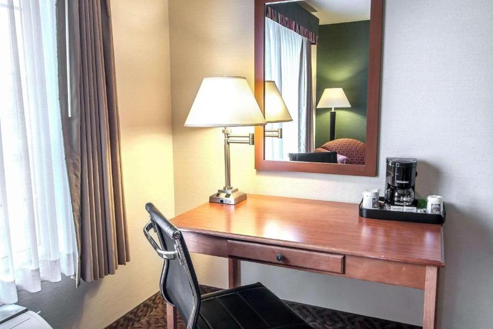 Comfort Inn Suites Hotel Salem Reviews Photos Prices Check In