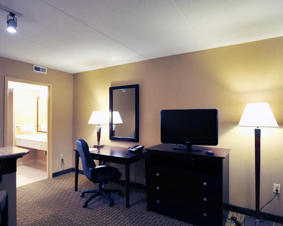 Comfort Inn Suites Hotel Watertown Reviews Photos Prices Check