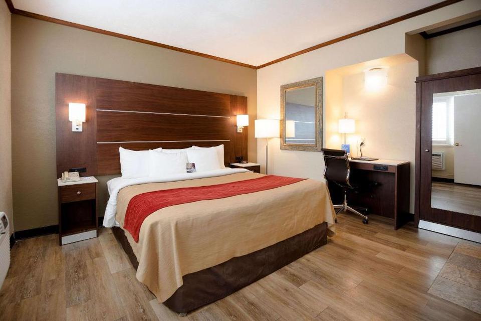 Comfort Inn At The Harbor Hotel San Diego Reviews Photos Prices
