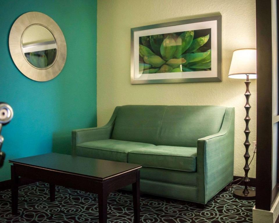 Comfort Suites Fairgrounds Casino Hotel Tampa Reviews Photos
