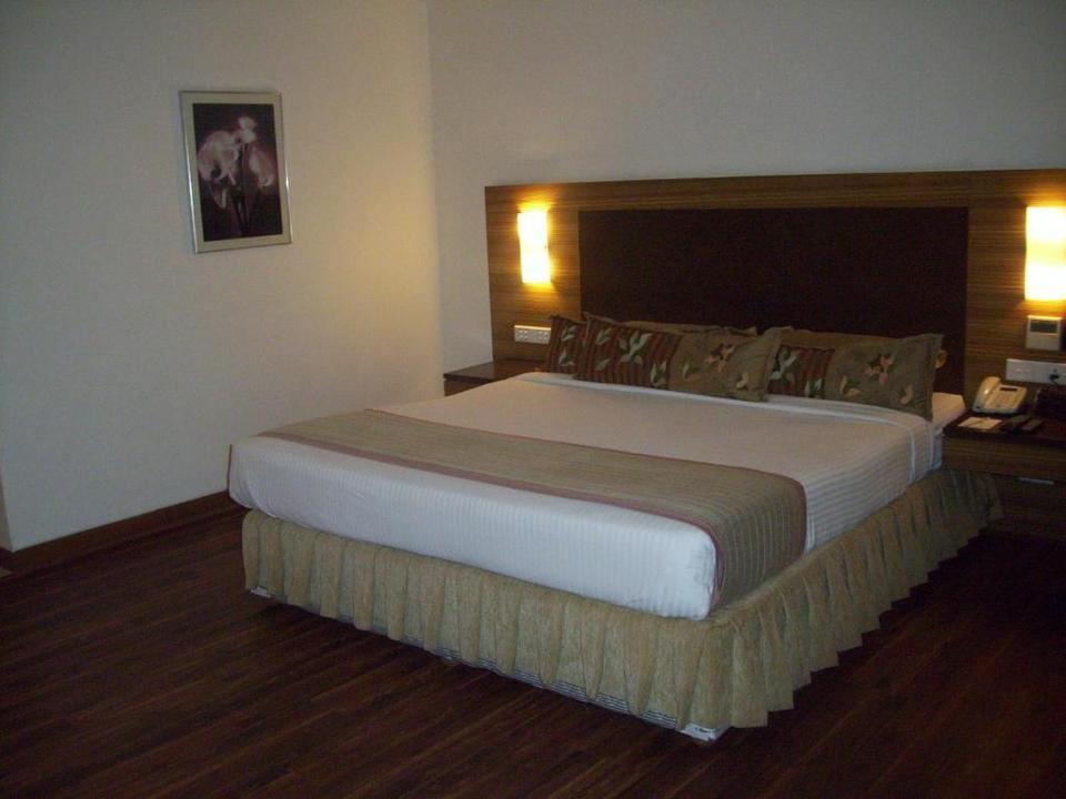 Country Inn Suites By Radisson City Hotel Ahmedabad Reviews - 