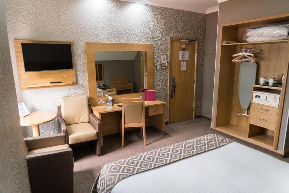 Fairlawns Hotel And Spa Walsall Reviews Photos Prices - 