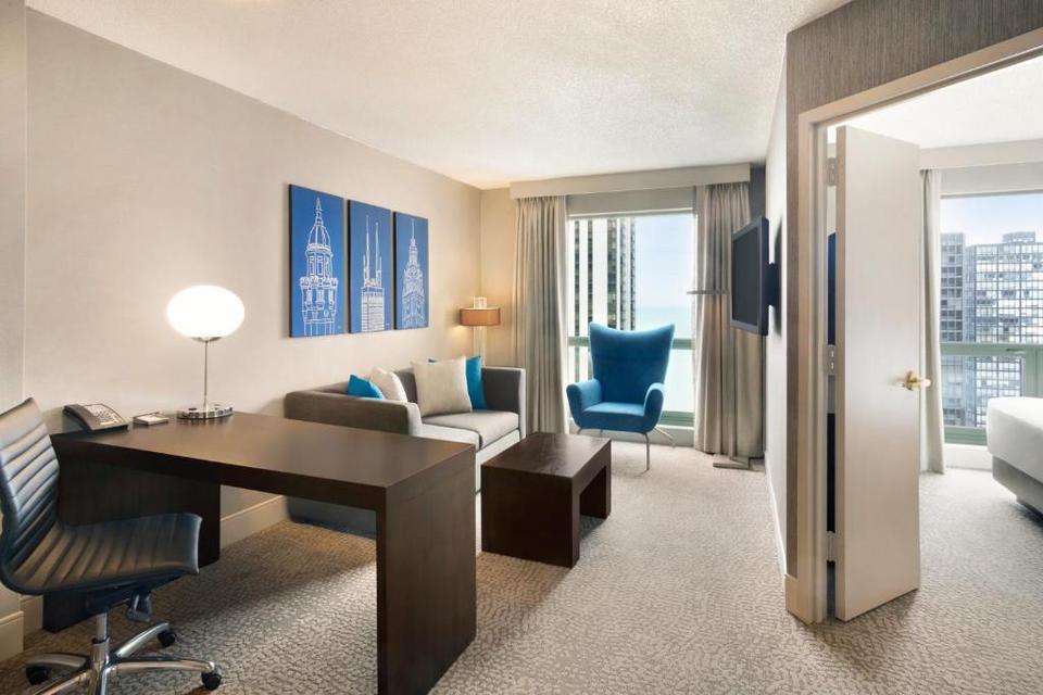 Hilton Magnificent Mile Suites Hotel Chicago Reviews Photos