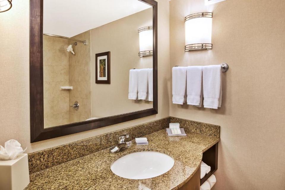 Hilton Garden Inn Downtown Hotel Cleveland Reviews Photos Prices