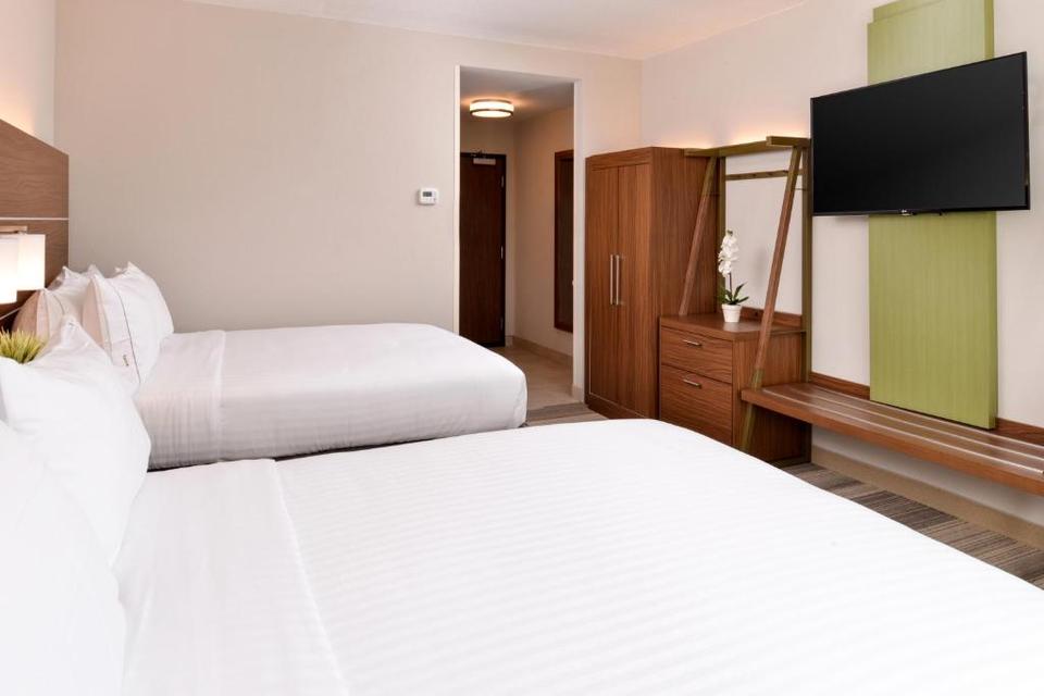 Holiday Inn Express Suites St Petersburg Seminole Area Hotel Saint
