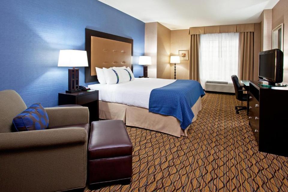 Holiday Inn Hotel Suites Detroit Metro Airport Romulus Reviews