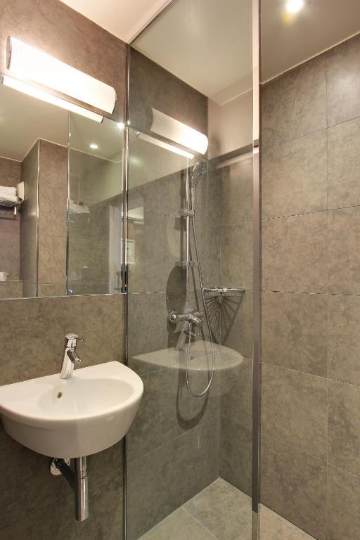 Hotel Alhambra Paris Reviews Photos Prices Check In Check Out Timing Of Hotel Alhambra More Ixigo