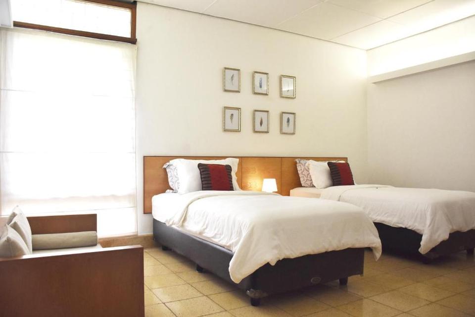 Oude Guesthouse Hotel Bandung Reviews Photos Prices Check - 