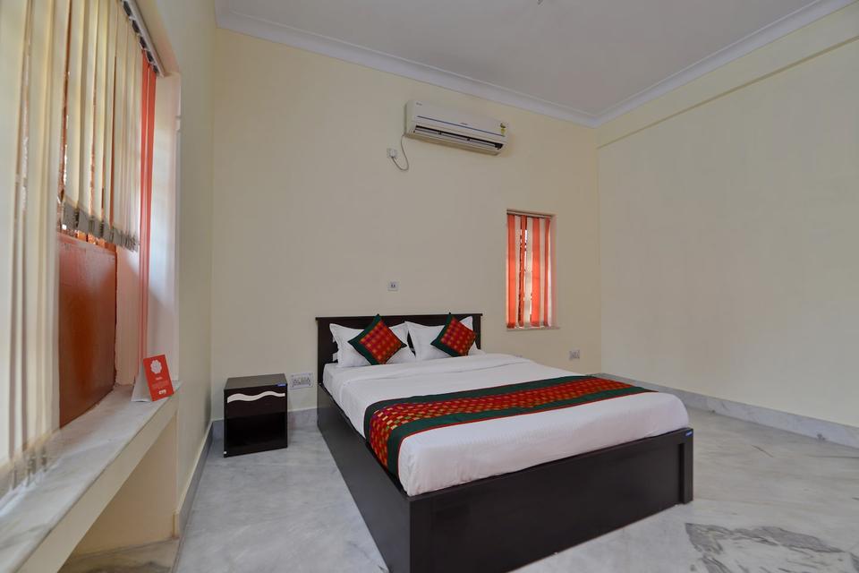 Oyo 12210 Comfort N Cozy Hotel Kolkata Reviews Photos - 