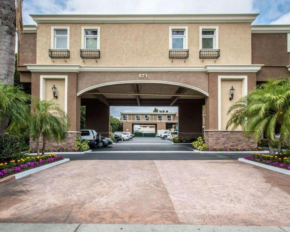 Quality Inn Suites Maingate Hotel Anaheim Reviews Photos Prices