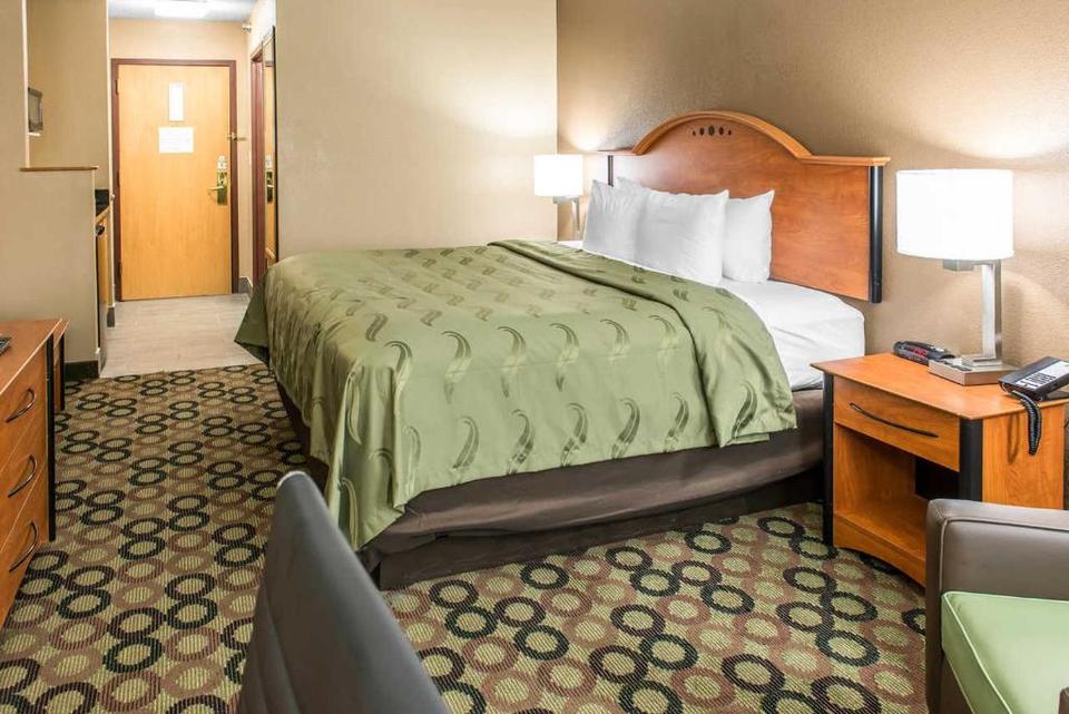 Quality Inn Suites Hotel Columbus Reviews Photos Prices Check