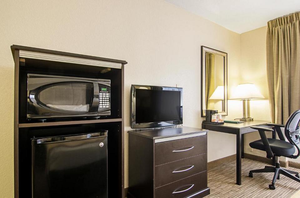 Quality Inn Suites Stapleton Hotel Denver Reviews Photos Prices
