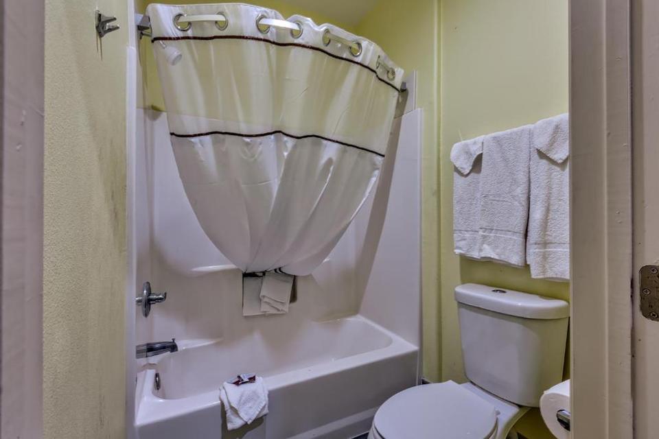 Quality Inn Hotel Brownsville Reviews Photos Prices Check In