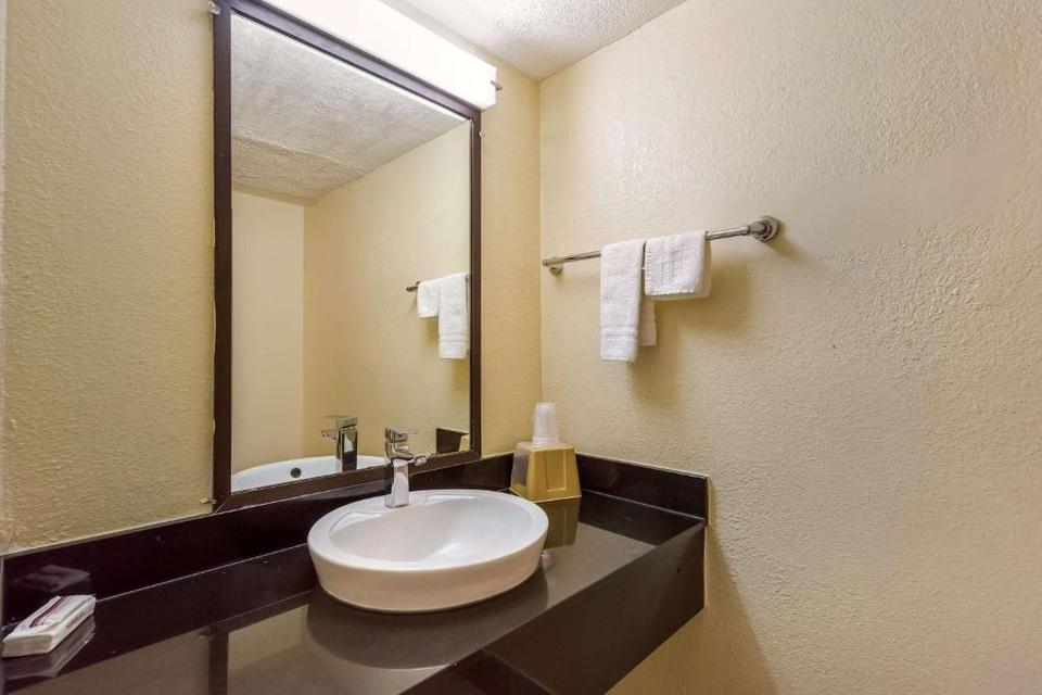 Red Roof Inn Hotel Plano Reviews Photos Prices Check In - 