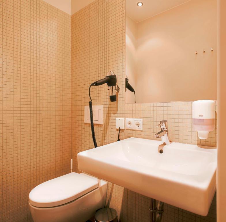 The Cat S Pajamas Hostel Hotel Berlin Reviews Photos Prices Check In Check Out Timing Of The Cat S Pajamas Hostel Hotel More Ixigo