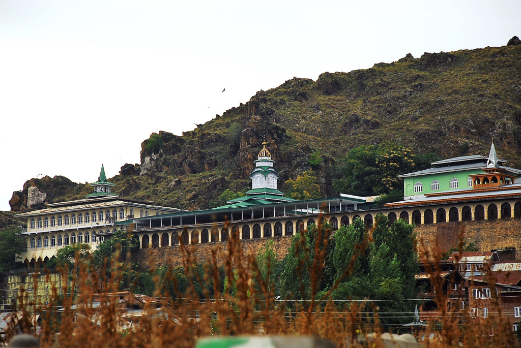 6 shrines in Jammu and kashmir holy religious places in Jammu and kashmir
