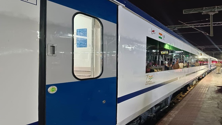 New Vande Bharat Express to Start Soon on the Mumbai-Ahmedabad Route!