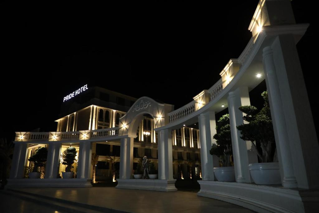 7 5 Star Hotels In Indore Compare Book Best Pride Hotel Convention Centre Indore In