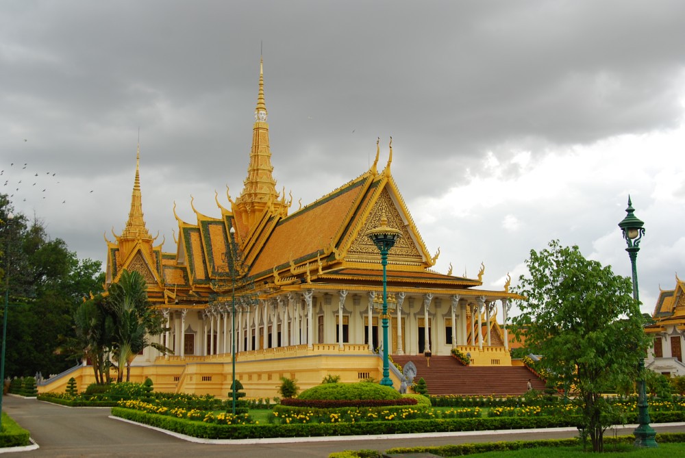 Sukhothai to Phnom Penh flights
